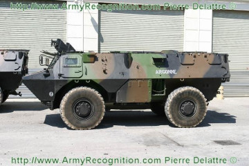 Click to enlarge image VAB_Renault_wheeled_armoured_vehicle_personnel_carrier_France_French_army_001.jpg