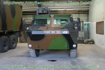 Click to enlarge image VAB_Renault_wheeled_armoured_vehicle_personnel_carrier_France_French_army_002.jpg