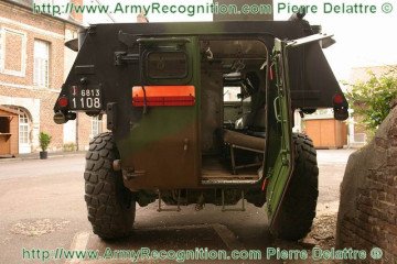 Click to enlarge image VAB_Renault_wheeled_armoured_vehicle_personnel_carrier_France_French_army_008.jpg