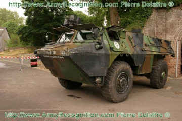 Click to enlarge image VAB_Renault_wheeled_armoured_vehicle_personnel_carrier_France_French_army_009.jpg