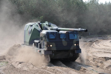 Click to enlarge image Donar_self-propelled_howitzer_KMW_Copyright_001.jpg