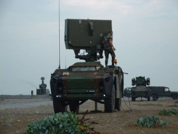 Click to enlarge image Crotale_acquisition_unit_low-altitude_surface-to-air_missile_system_France_French_army_front_side_view_003.jpg