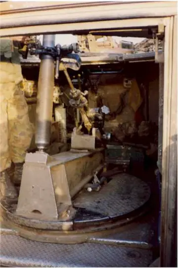 Click to enlarge image M125_tracked_armoured_vehicle_mortar_carrier_US_Army_United_States_004.jpg