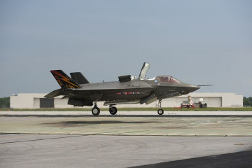 Click to enlarge image F-35B_Lightning_II_fighter_aircraft_United_States_US_aviation_air_defence_industry_military_technology_002.jpg