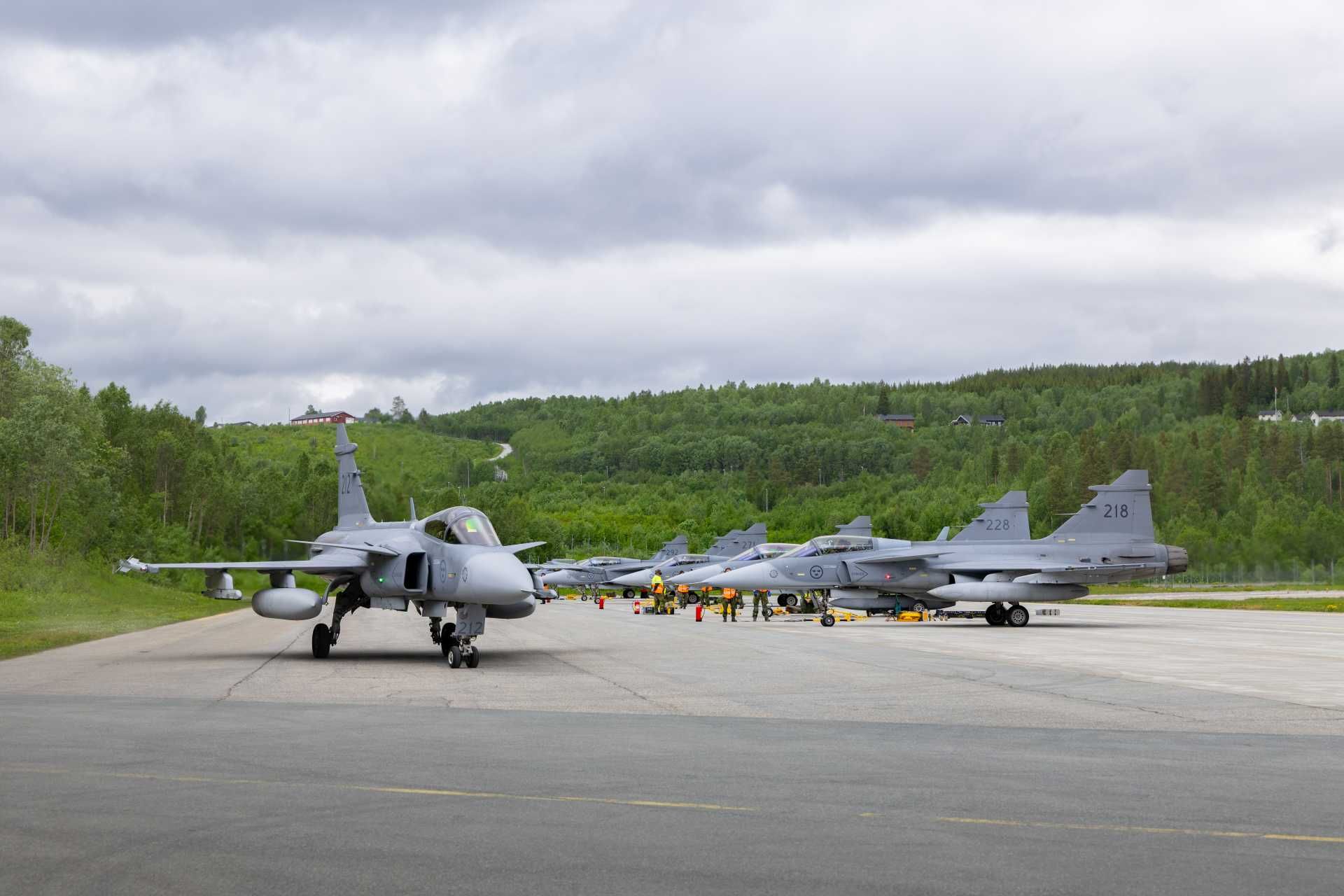Johansson identified the supply chain as Saab's main constraint, specifically pointing to the need to secure strategic materials, increase inventories, qualify additional suppliers, and selectively bring work back in-house. (Picture source: Norwegian MoD)