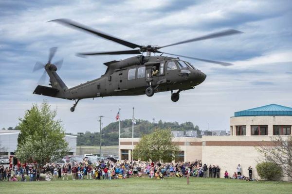 UH-60M_Black_Hawk_Utility_Helicopter_USA_004
