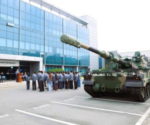 The K9PL keeps the K9's firepower but adds Polish digital command systems, stronger crew protection, and technology transfer that make it easier to operate, maintain, and produce in Poland. (Picture source: X/Hanwha Aerospace)