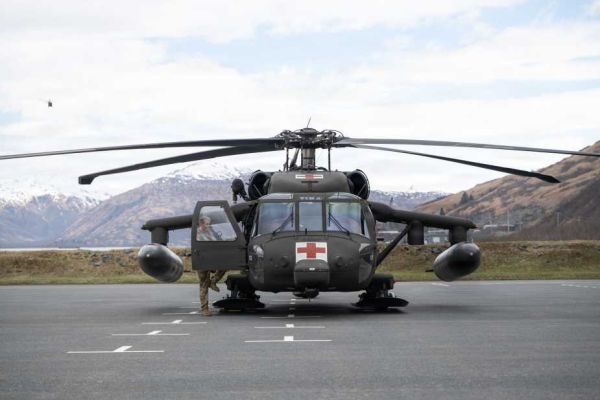 UH-60M_Black_Hawk_Utility_Helicopter_USA_005