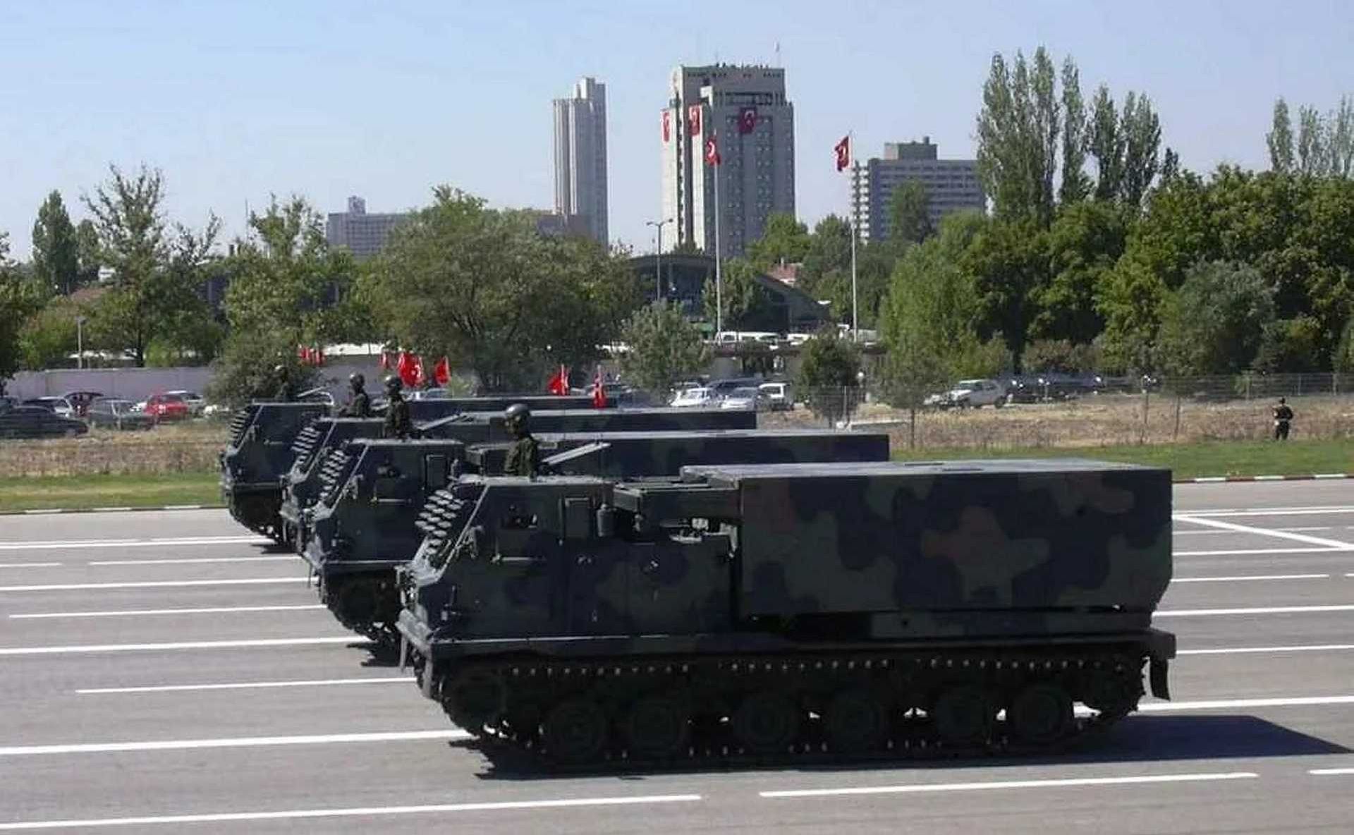 A Turkish Army M270 Multiple Launch Rocket System (MLRS) takes part in a military parade. Türkiye operates 12 M270 launchers, which are now proposed for transfer to Ukraine under a U.S. congressional notification published on August 6, 2026. (Picture source: X account MilitaryNewsUA)