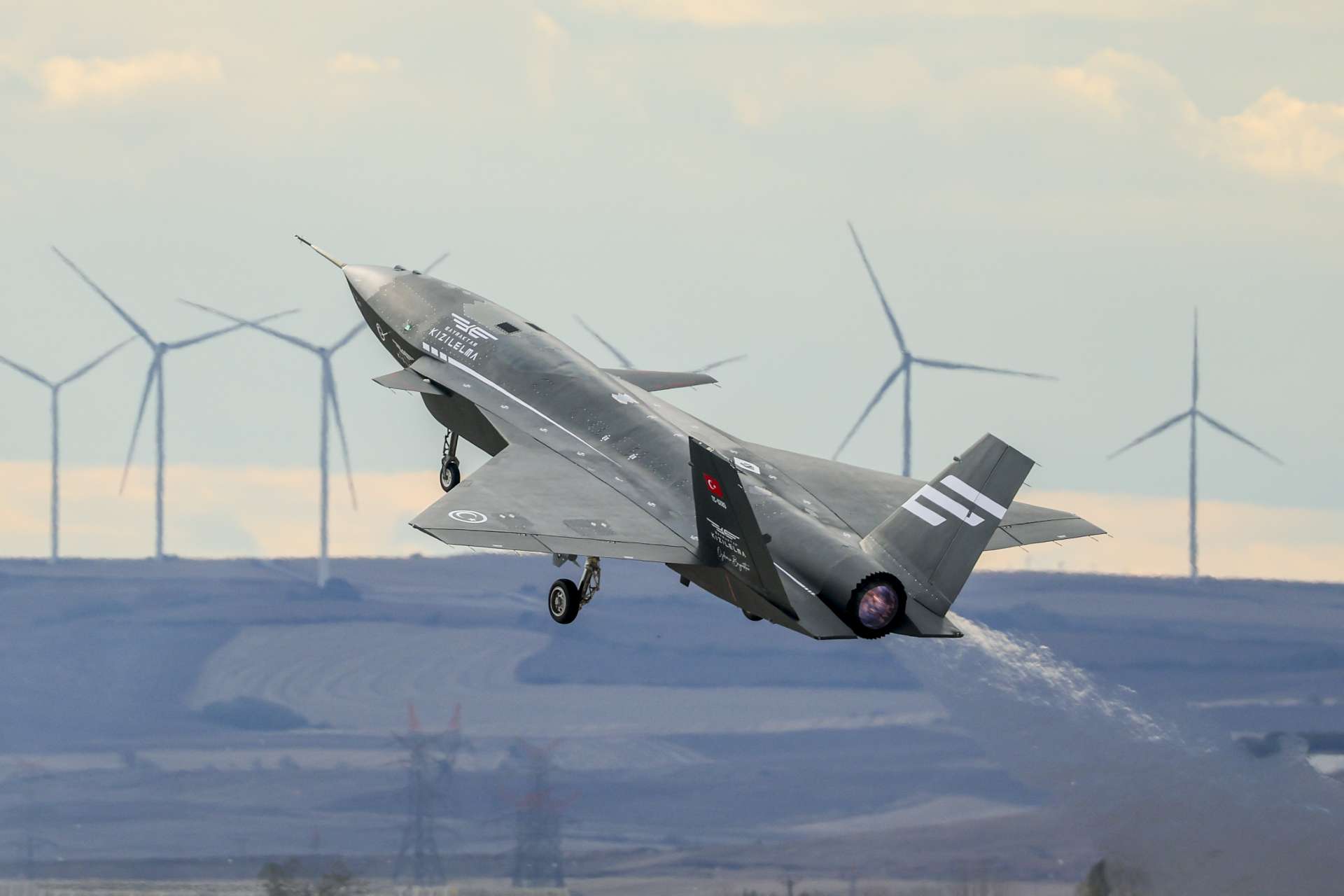 Bayraktar KIZILELMA unmanned fighter aircraft Baykar Türkiye specifications technical review data fact sheet pictures