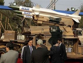 DefExpo 2010 show news daily Defense Military Exhibition Land Sea Air India New Dehli International pictures photos images information description exhibitors visitors salon international défense militaire air terre mer Inde New Dehli