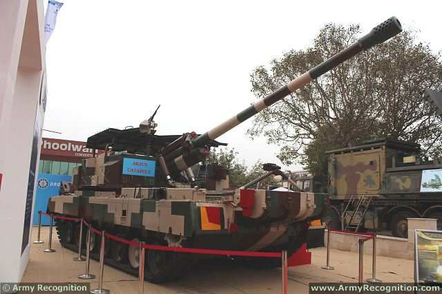 The Defence Research and Development Organisation's (DRDO's) of India unveils its Catapult Mk II tracked self-propelled howitzer mounted on the Arjun Mk I Main Battle Tank (MBT) chassis at Defexpo 2014, defense exhibition in New Delhi, India. 
