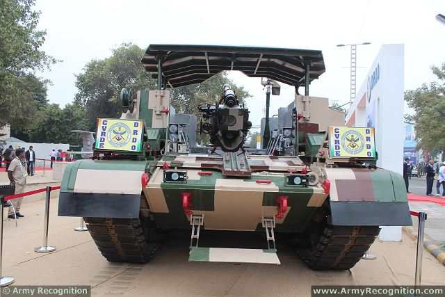 The Defence Research and Development Organisation's (DRDO's) of India unveils its Catapult Mk II tracked self-propelled howitzer mounted on the Arjun Mk I Main Battle Tank (MBT) chassis at Defexpo 2014, defense exhibition in New Delhi, India. 
