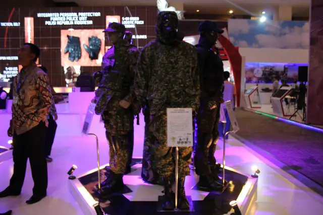 The Indonesian Sritex showcases its wide range of products at Indodefence 2016 002