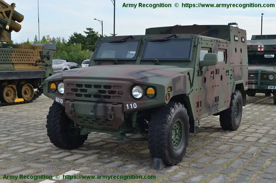K152 4x4 APC Armored Personnel Carrier of South Korean Army DX Korea 2018 925 001