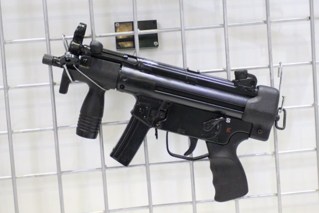 At IDEAS 2014, which is held in Karachi from 1st to 4th December, Pakistan Ordnance Factories, leading manufacturer in small arms and ammunitions, is unveiling three new products for civilian and military uses: the G3S .308 WIN dedicated to hunting and shooting sports, and the POF-4 Pistol 9x19mm and the POF-5 9x19mm, both optimized for security and military uses.