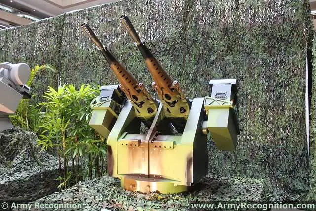 At TADTE 2013, the Chung-Shan institute of science and technology of the Taiwanese Ministry of National Defence unveils two new short-range automated defense weapon system. These weapons systems are presented in two versions, the XTR-101 for naval use and the XTR-102 for combat vehicle. 