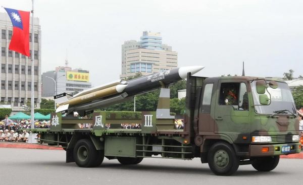 Taiwanese army held a major missile drill Tuesday just days after rival China unveiled an aircraft that uses stealth technology, but several misses spoiled the exercise. 