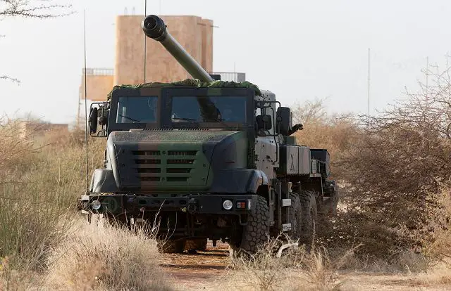French AMX-10RCR 6x6 reconnaissance armoured vehicles and CAESAR 155mm self-propelled howitzers have left the city of Niamey, captial of Niger, Thursday, January 31, 2013, to join their operation area in the region of Gao, located more than 400 km of Niamey. 
