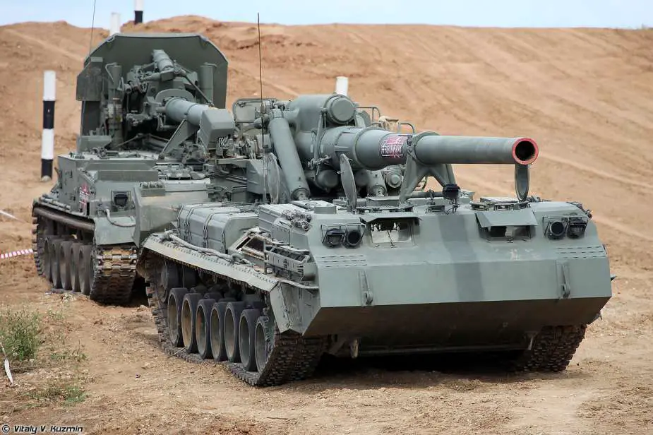 Military Equipment Russian Ukrainian Conflict Episode 6 Russian 2S7 2S7M 203mm self propelled guns 925 002