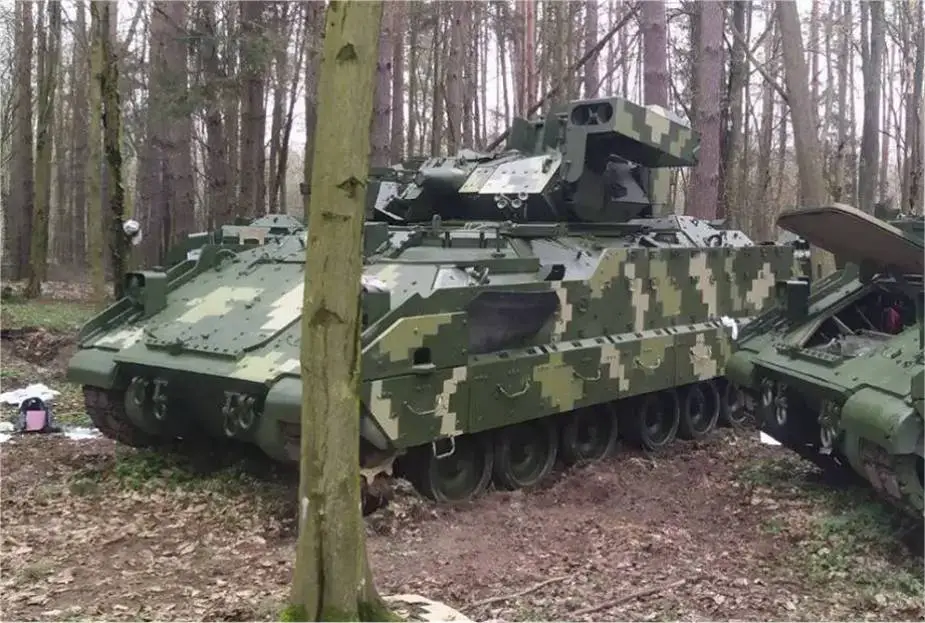 Ukrainian Forces Use US Bradley M2A2 IFVs Leopard 2A6 Tanks in Counteroffensive against Russian Forces 925 002