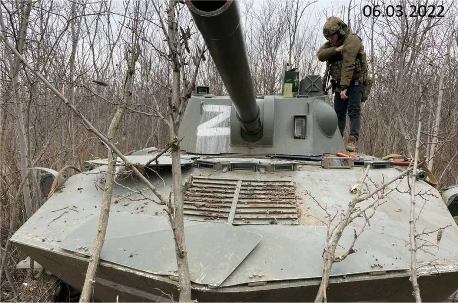 2S9 Nona 120mm self propelled mortar carrier tracked armored vehicle Russia 925 002