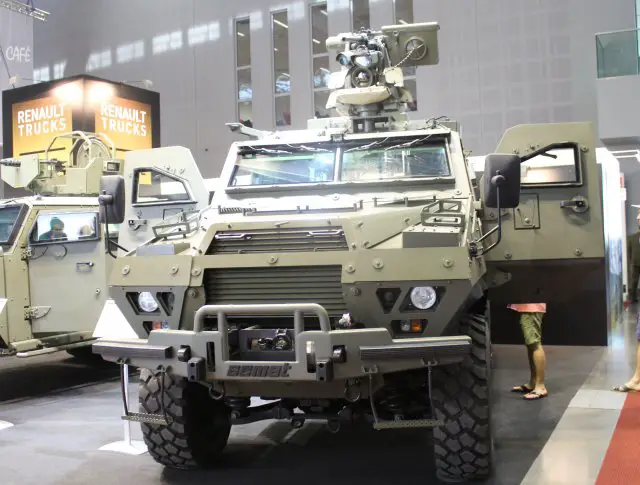 At IDET 2017, Renault Trucks Defense presents its capabilities and solutions for the wheeled armored vehicles needs of the Czech Army. As such, the French company is showcasing its Sherpa Light Scout 4x4 tactical armoured vehicle and its Bastion HM light armoured infantry carrier vehicle. 