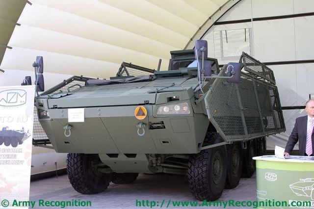 The Polish Army is now equipped with a new variant in the family of wheeled armoured vehicle Rosomak, with the driving instructor, AMV-DI. 