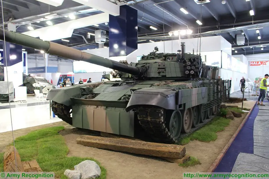 PT-91M2_main_battle_tank_at_MSPO_2017_de