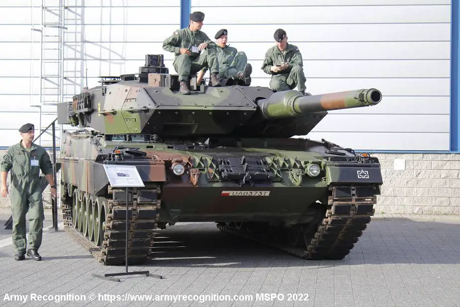 Army of Poland is now equipped with three versions of German made Leopard 2 tanks 925 002