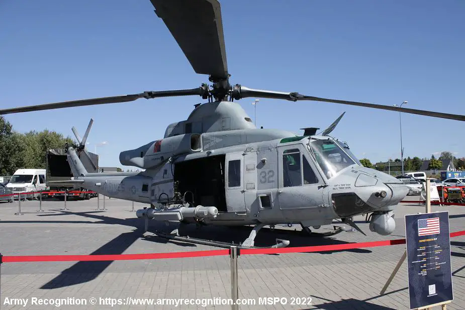 Bell displays its AH 1Z Viper attack helicopter and UH 1Y utility helicopter 925 002