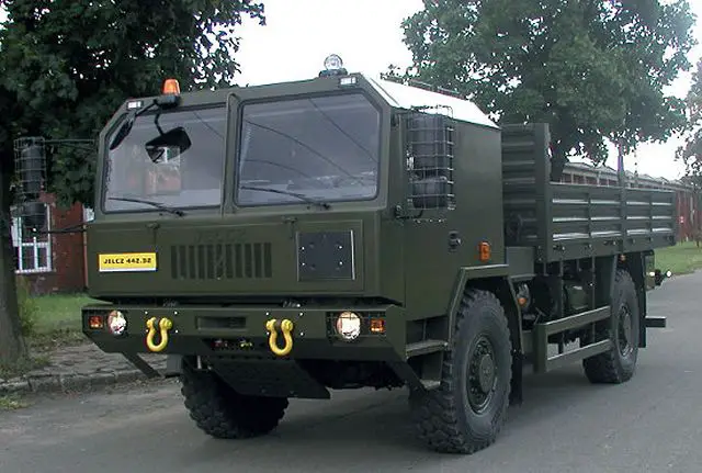 442-32 Jelcz 4x4 medium load high mobility military truck Poland Polish army defense industry 008