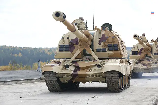 Russian 2S19M2 152mm tracked self-propelled howitzer
