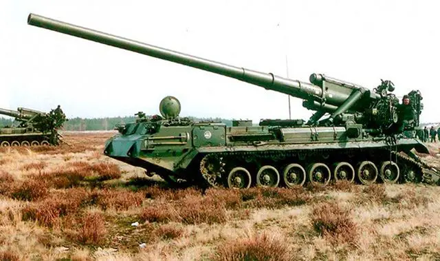 Two self-propelled heavy field artillery battalions will have been activated before year-end in an artillery large unit of the Southern Military District, the district’s press office has told journalists. Plans provide for one of the battalions to be equipped with 240-mm Tyulpan self-propelled mortars and the other with 203-mm 2S7M Malka self-propelled guns.