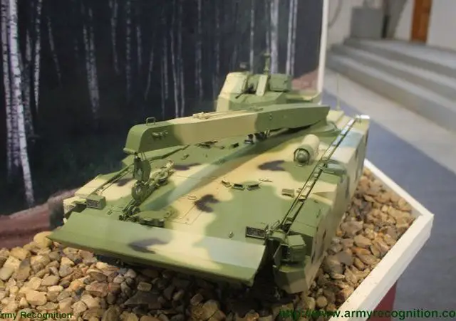 New recovery variant of the Kurganets 25 BMP appears at Russian Arms Expo 2015 640 002