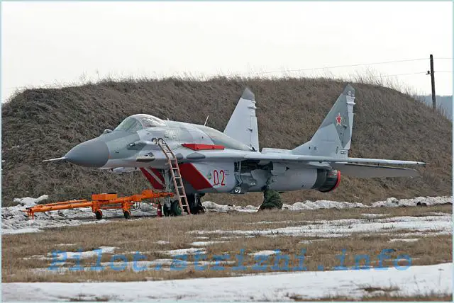 Hobby Master MIG-29 (9-13) Fulcrum-C White 51, Borisoglebsk Training Center - Summer 2001 1/72 - Modèle Pré-monté D'avion Moulé Sous Pression