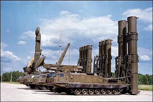 S-300V 9K81 Antey-300 SA-12 Gladiator Giant air defense missile system data sheet specifications information description pictures photos images intelligence identification intelligence Russia Russian army defence industry military technology tracked armoured vehicle