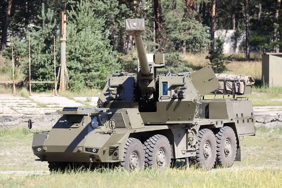 Zuzana 2 155mm 8x8 wheeled self propelled howitzer Slovakia Slovak army defense industry 925 001
