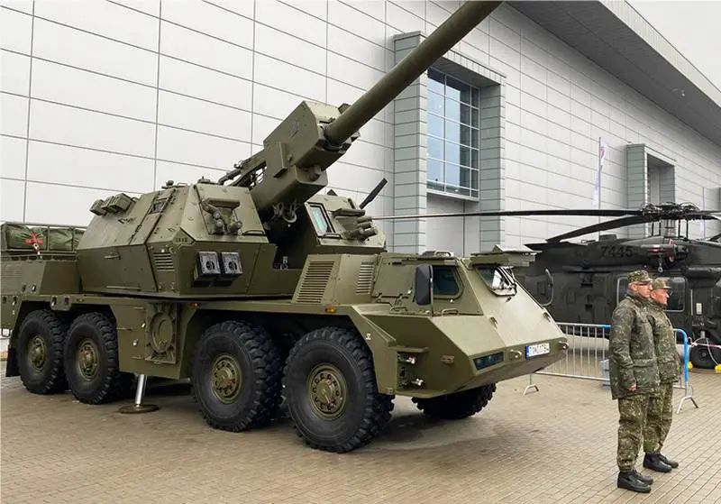 Zuzana 2 155mm 52 caliber 8x8 wheeled selfpropelled howitzer data Slovakia artillery weapons