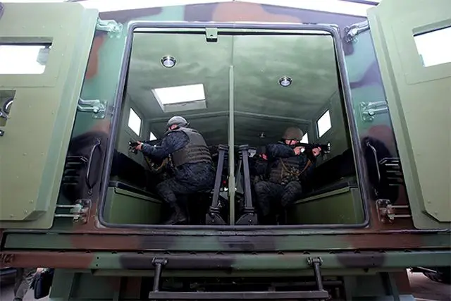 The Ukrainian army has take delivery of new armoured truck used to transport soldiers on the battlefield. Under the name of Raptor, the new armoured trucks were delivered to the Ukrainian national guard troops fighting pro-Russian separatists in the east.