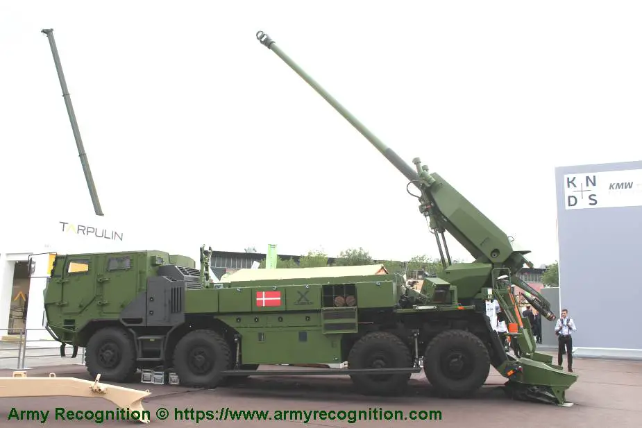 8x8 self propelled howitzer CAESAR Nexter Systems 155mm wheeled artillery truck system France 925 001