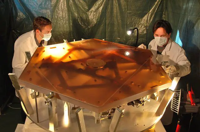 Sagem (Safran group) has delivered to ESO (European Southern Observatory) the first five prototype segments for the primary mirror on the European Extremely Large Telescope (E-ELT), a major step forward in proving the feasibility of this exciting new instrument.