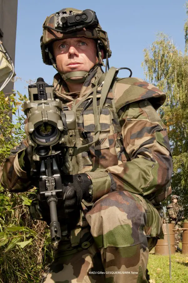 Russia is holding talks with France on the purchase of Felin advanced "future soldier" equipment, which includes new combat clothing with body armor and a new ballistic helmet, weapons, and a portable computer.