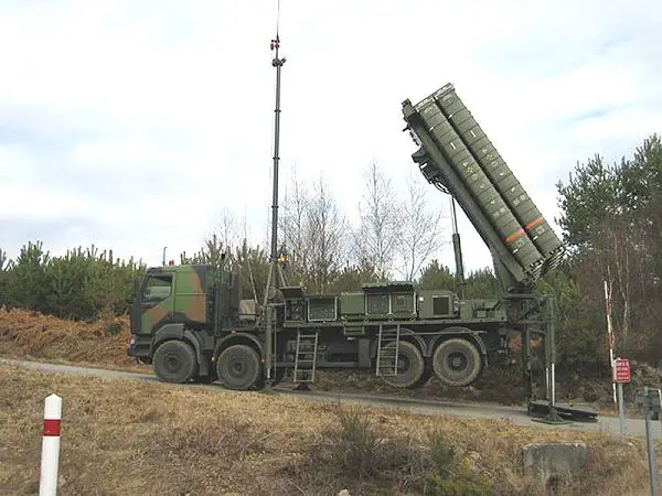 Véhicule lanceur SAMP-T Mamba avec module de missiles Aster 30 