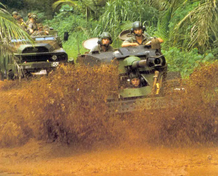Solido militaire l'aml 90 Panhard neuf sous blister - Véhicules