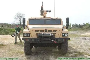 Sherpa Light Scout 4x4 tactical armoured vehicle technical data sheet specifications information description pictures photos images video intelligence identification Renault Trucks Defense France French army defence industry military technology 