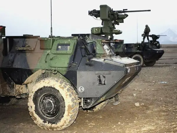 Renault Trucks Defense a livré le premier VAB FELIN au 13ème Bataillon de Chasseurs Alpins de Chambéry, dans le même temps, la société va équiper 80 véhicules blindés à roues VAB avec le système de détection de tir PILARw fabriqué par la société française 01dB-Metravib.