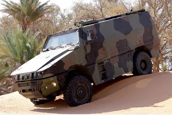 Iveco Defence Vehicles a annoncé ce 20 décembre 2010 avoir reçu une première commande pour le véhicule protégé MPV / VTTM en version ambulance de la part de l’armée italienne, avec une livraison entre 2011 et 2012.