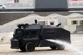 Predator 4x4 armoured truck riot control water cannon vehicle Streit Group international defense industry left side view 001
