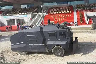 Predator 4x4 armoured truck riot control water cannon vehicle Streit Group international defense industry right side view 001